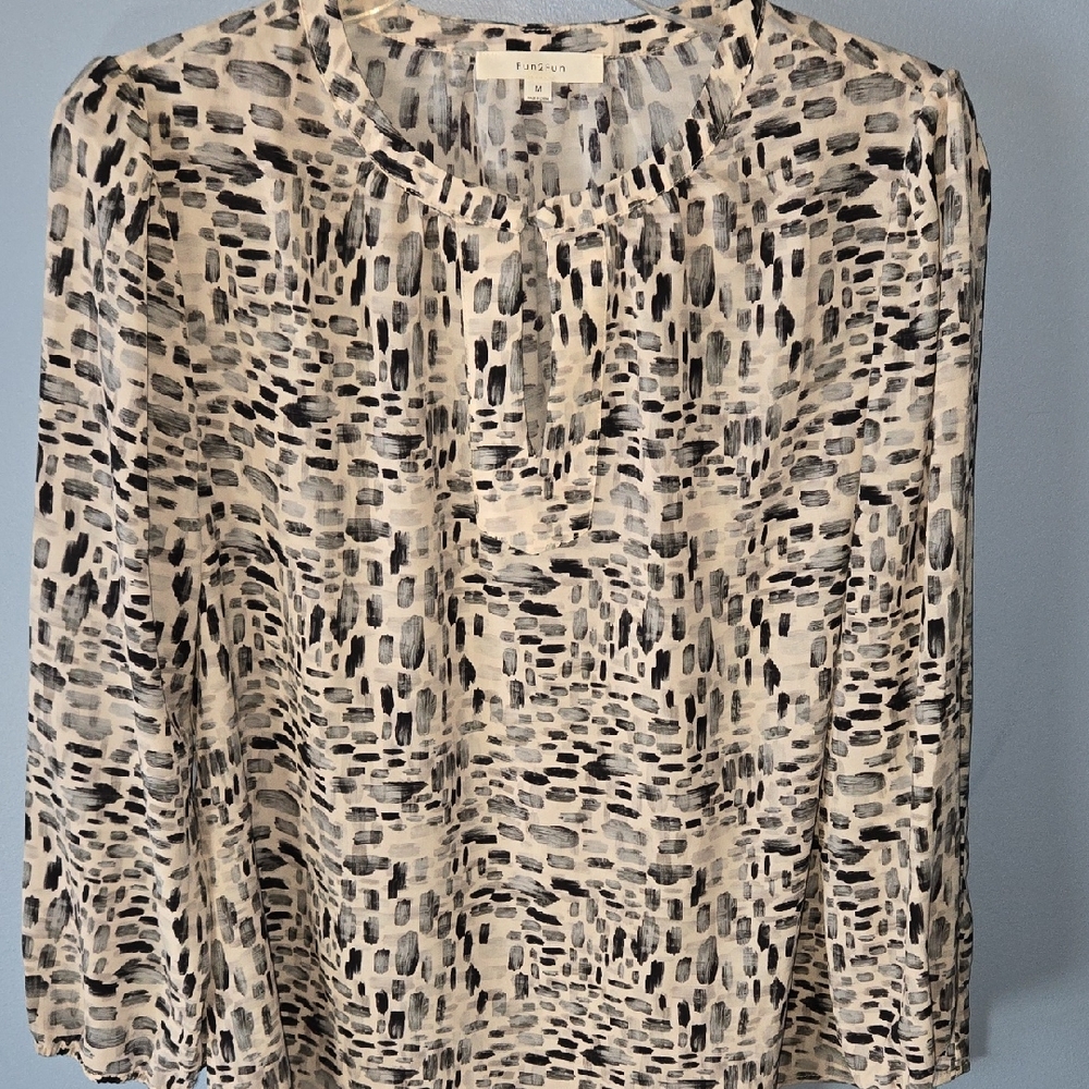 Fun 2 Fun Black and White Abstract Blouse